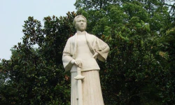 Photo of the Statue of Qiu Jin